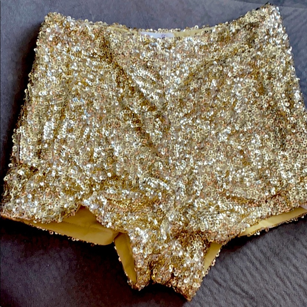 High wasted gold sequin shorts